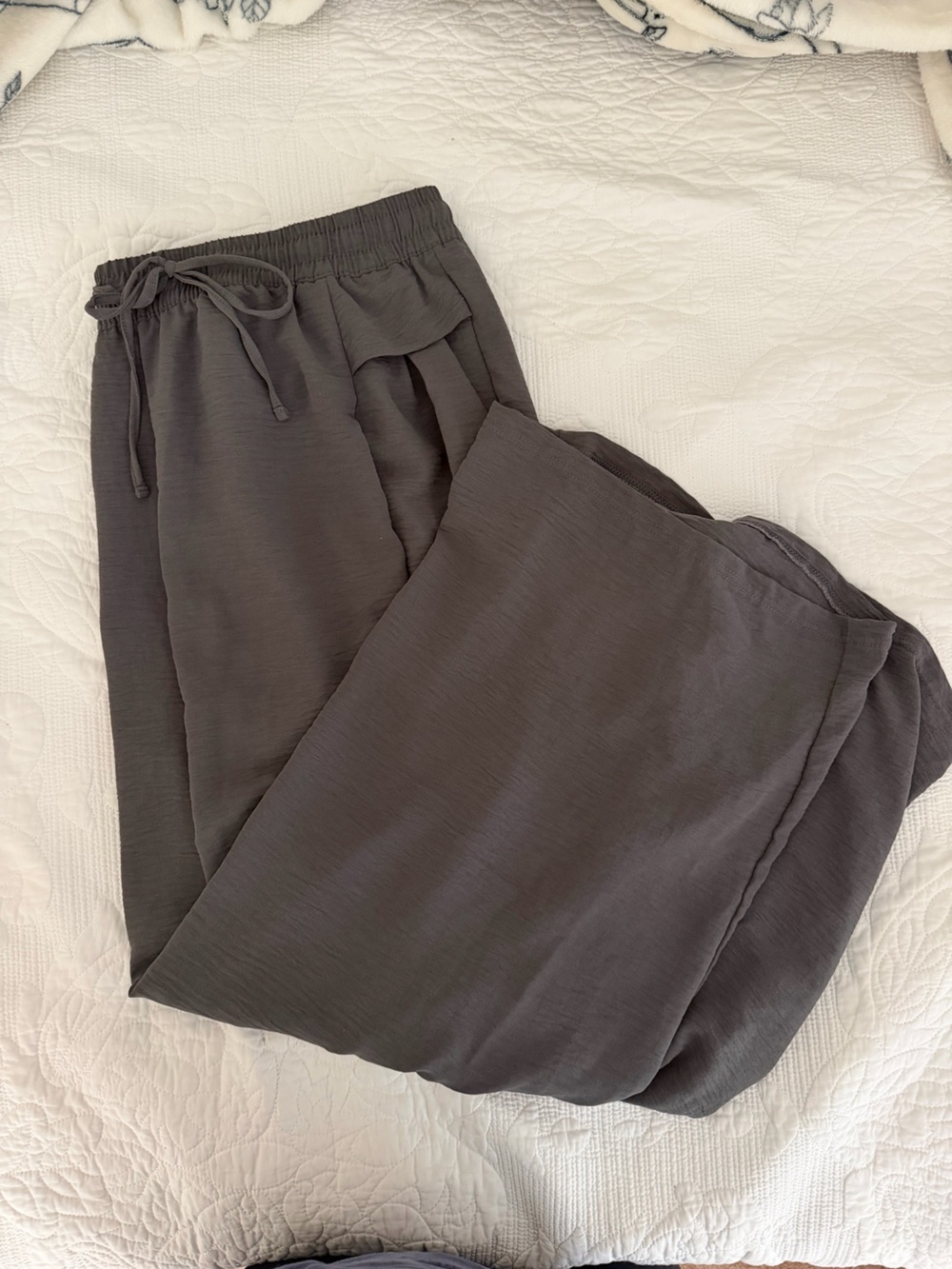 SHEIN Women’s Flowy Drawstring Pants in Charcoal Gray